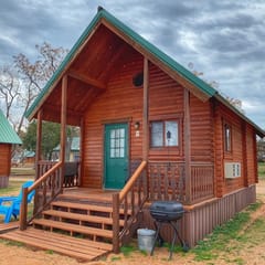 Cabin 9-Lakefront Sandy Beach-King Bed-Full Kitchen-Sleeping Loft-AC/Heat-Sleeps 6