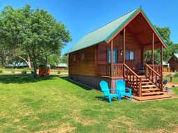 Cabin 2- Pet Friendly-Lakefront-King Bed-Full Kitchen-Sleeping Loft-AC/Heat/Sleeps 6 - Image 4