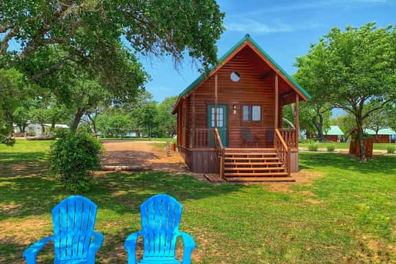 Cabin 1-Pet Friendly-Lakefront-King Bed-Full Kitchen-Sleeping Loft-AC/Heat-Sleeps 6 - Image 1