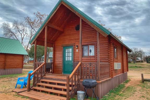 Cabin 9-Lakefront Sandy Beach-King Bed-Full Kitchen-Sleeping Loft-AC/Heat-Sleeps 6 - Image 1