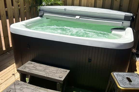 Cabin 5-Private Hot Tub-Lakefront-King Bed-Full Kitchen-Sleeping Loft-AC/Heat-Sleeps 6 - Image 1