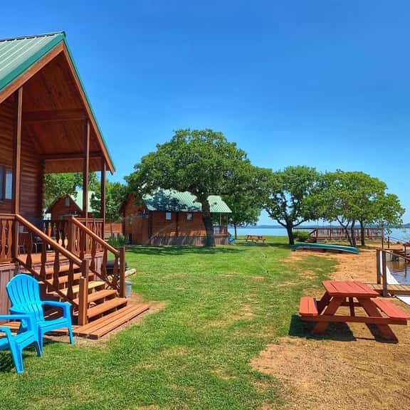 Cabin 2- Pet Friendly-Lakefront-King Bed-Full Kitchen-Sleeping Loft-AC/Heat/Sleeps 6 - Image 1
