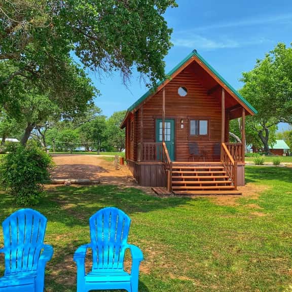 Cabin 1-Pet Friendly-Lakefront-King Bed-Full Kitchen-Sleeping Loft-AC/Heat-Sleeps 6 - Image 1