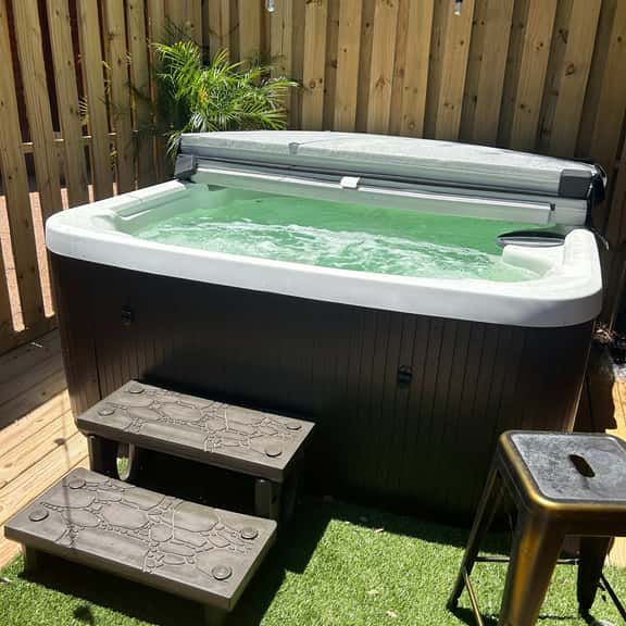 Cabin 4: Private Hot Tub-Lakefront-King bed-Full Kitchen-Sleeping Loft-AC/Heat-Sleeps 6 - Image 1