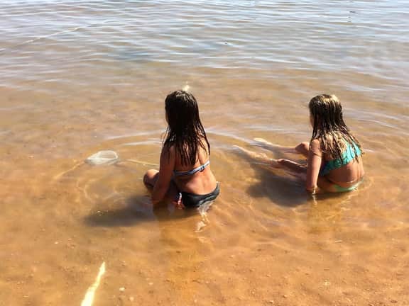5BR Lakefront Haven-Sandy Beach-Large Shaded Yard-Basketball-Volleyball and more-Free Kayaks and Paddle Boards - Image 5
